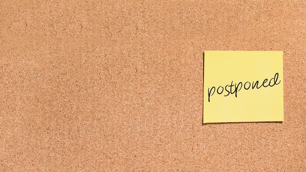 Free Photo sticky note with postponed message