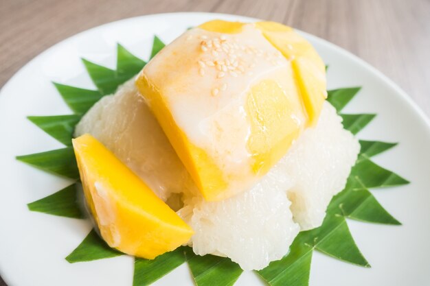 Sticky rice with mango