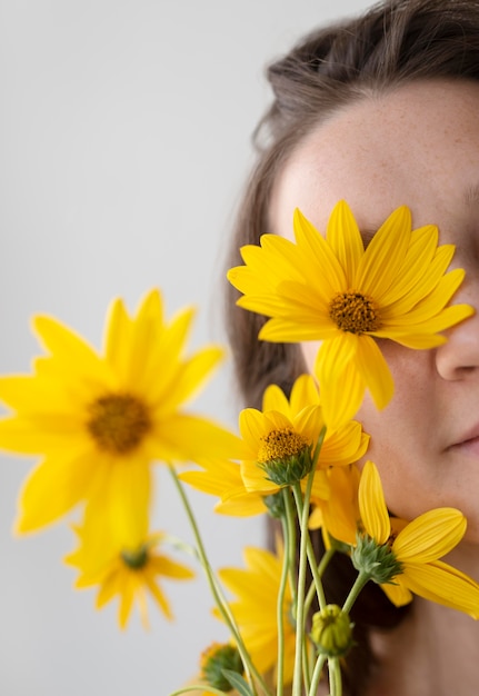 Free photo still life peace day arrangement with flower