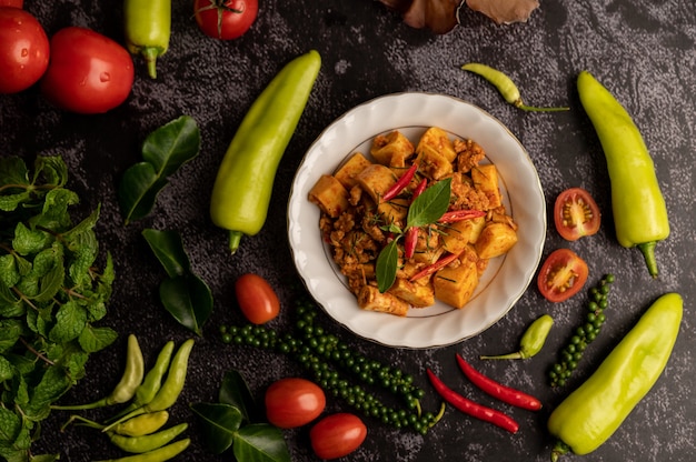 Stir Fried Curry Paste with Bamboo Shoot and Minced Pork