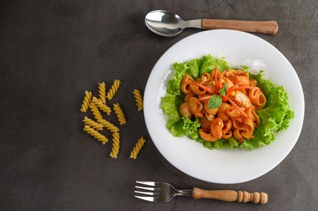 Stir fried macaroni with tomato sauce and pork