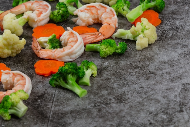 Free photo stir fried mixed vegetables with shrimp.