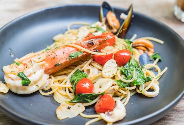 stir-fried spaghetti seafood