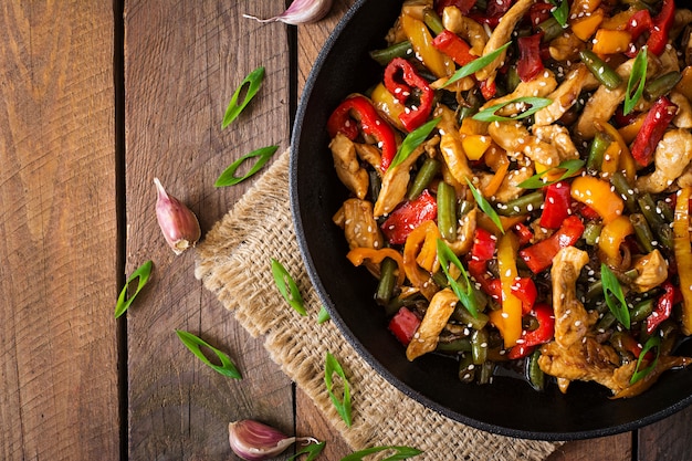 Stir fry chicken, sweet peppers and green beans