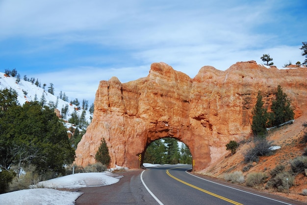 Free photo stone gate in bryce canyon national park