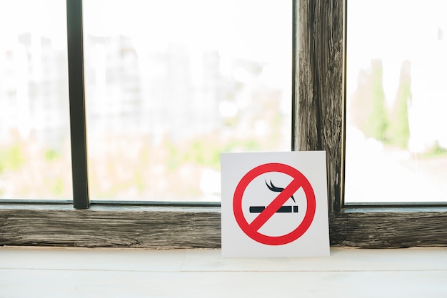 Free photo stop smoking sign on window sill