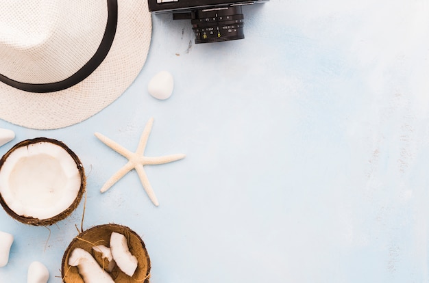 Straw hat with sea star and coconuts