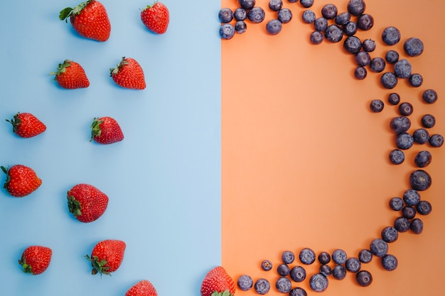 Free Photo strawberries and blueberries circle