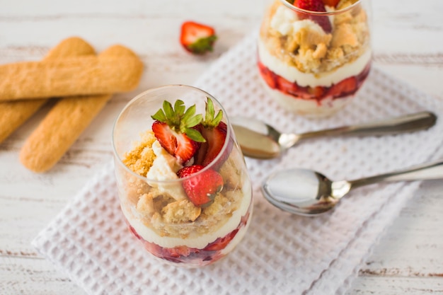 Free photo strawberries layer dessert