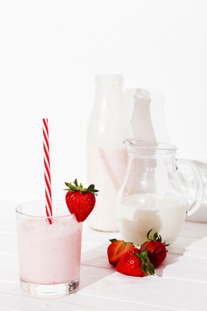 Free photo strawberry beverage on table