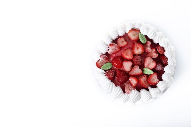 Free Photo strawberry cake with cream isolated on white background