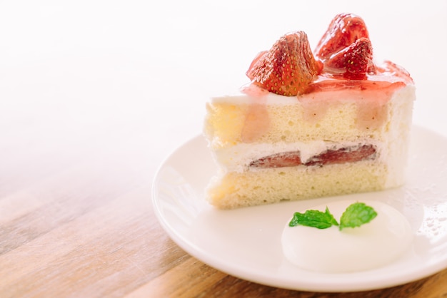 Strawberry cream cake