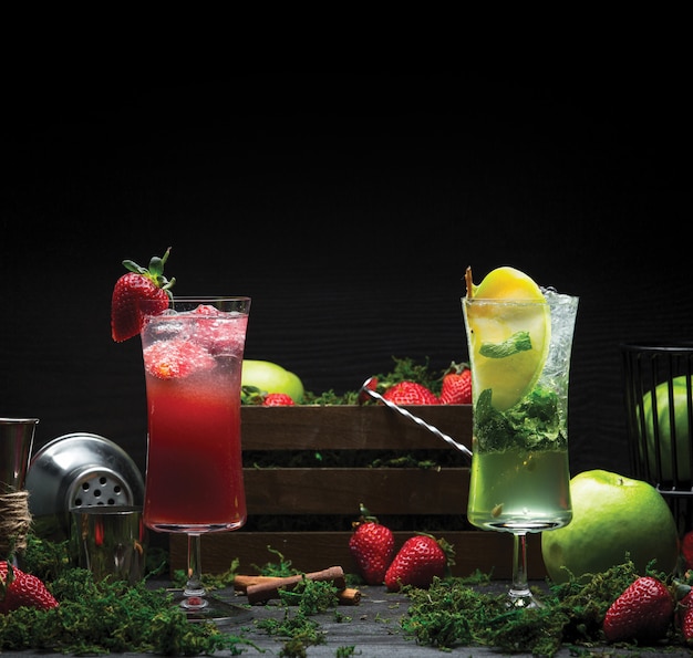 Strawberry and lemon mojito drinks