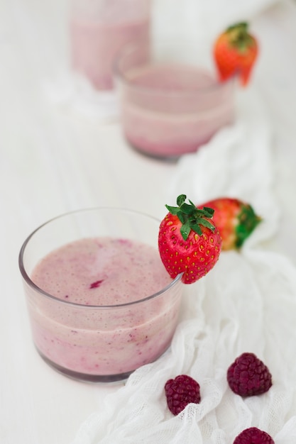 Free photo strawberry smoothie