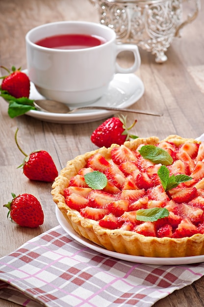 Strawberry tart with custard