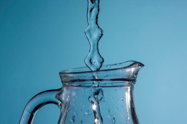 Free photo stream of water being poured into jug