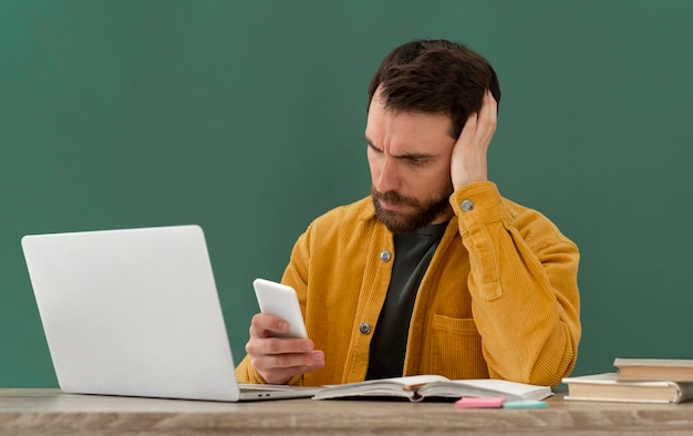 Free photo stressed man working on laptop