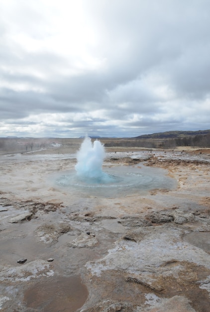 Free photo strokkur geyser in haukadalur iceland just beginning to blow