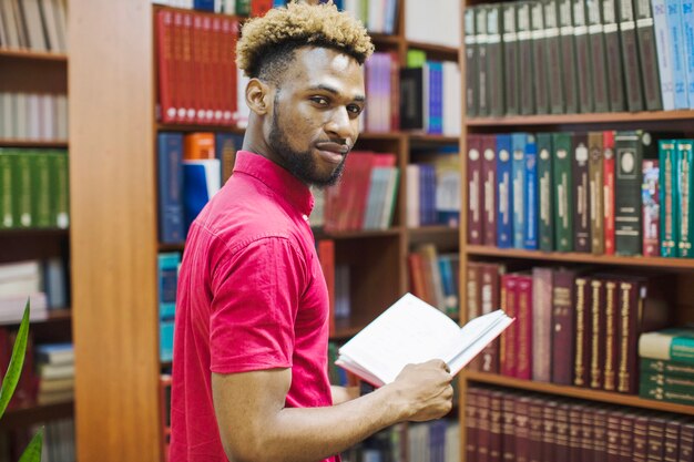 Student reading book in library 