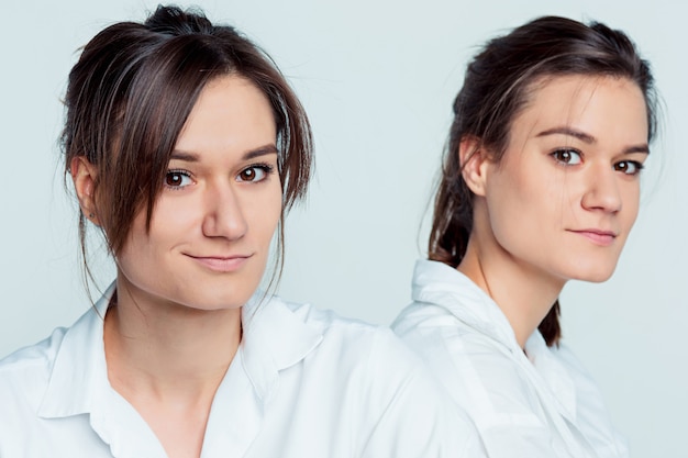 Free photo studio portrait of female twins