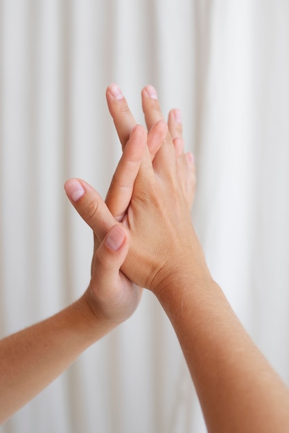 Free Photo studio portrait with people holding hands