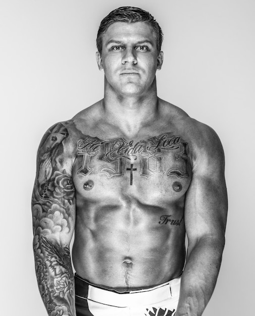 Free photo a studio shot of a boxer wearing white gloves