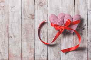 Free photo stuffed hearts on a wooden table