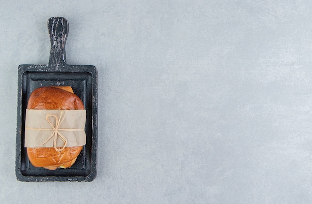 Free Photo stuffed tasty pastry on black board.