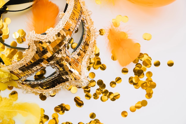 Free photo stylish arrangement of golden carnival mask