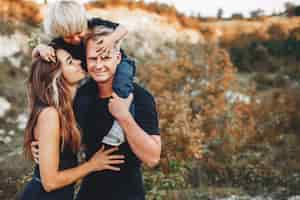 Free photo stylish family in a park