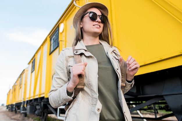 Free photo stylish traveller with hat and sunglasses