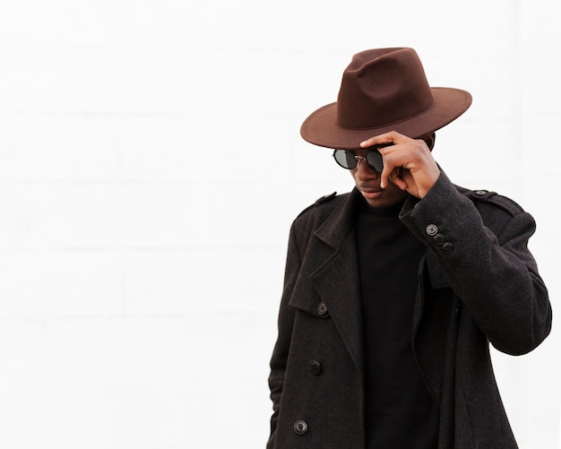 Free Photo stylish young man with eyeglasses and hat