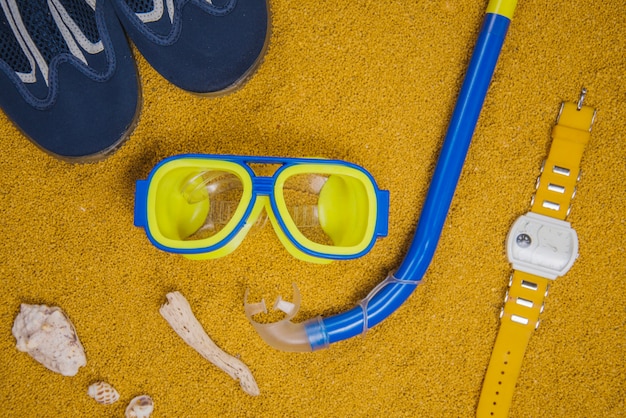 Free photo summer concept with goggles and snorkel