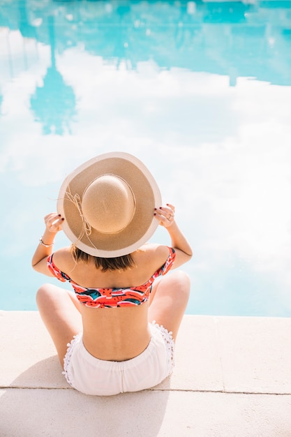 Free photo summer and pool concept with backview of woman