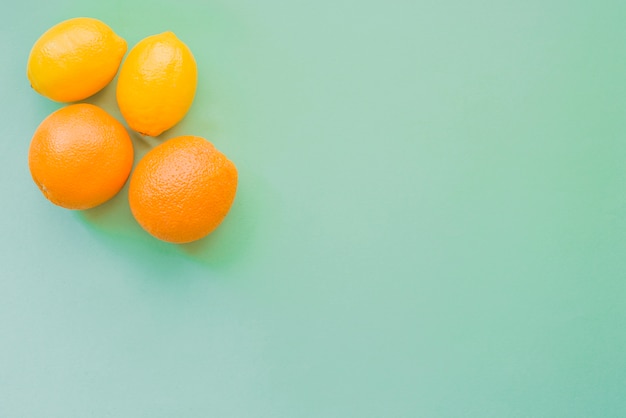 Free photo surface with oranges, lemons and blank space