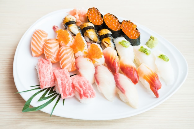 Free Photo sushi in white plate