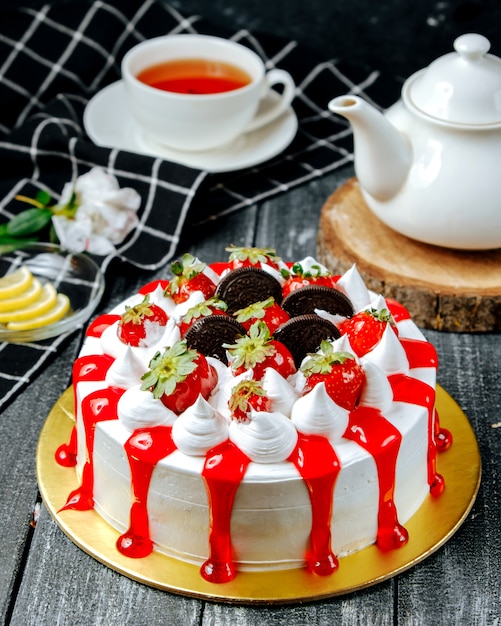 Sweet cake with cream oreo and strawberry