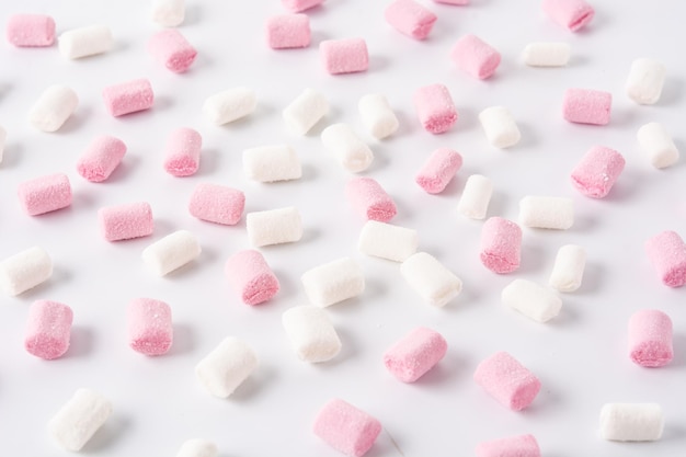 Free photo sweet marshmallows topping isolated on white background