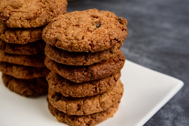 Free photo sweet oatmeal cookies  in plate