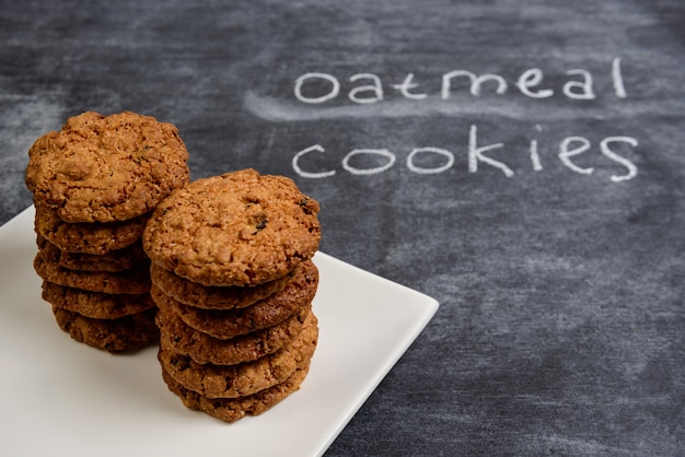 Free photo sweet oatmeal cookies  in plate