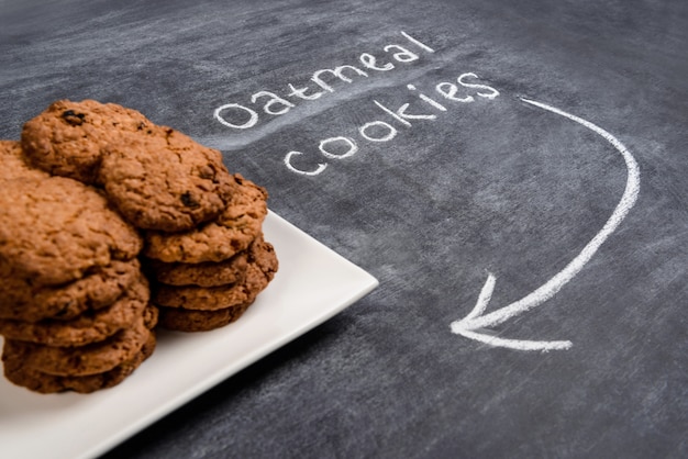 Free photo sweet oatmeal cookies  in plate