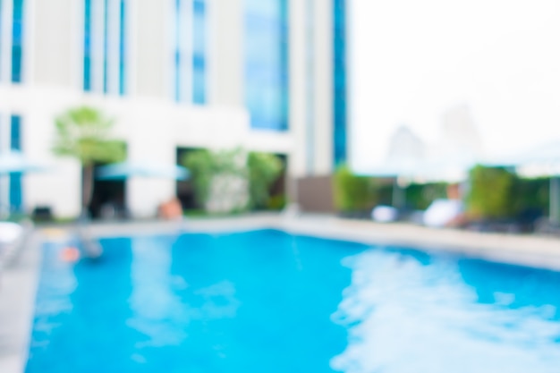 Free photo swimming pool of a hotel unfocused