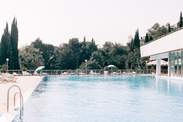 Free Photo swimming pool and a house