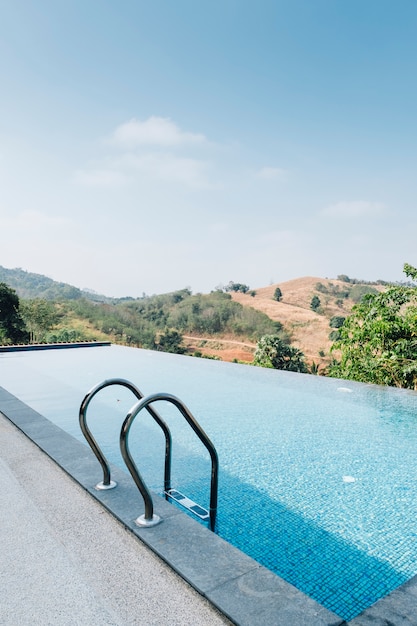 Free Photo swimming pool with mountain