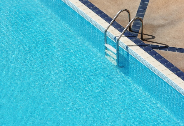 Free photo swimming pool with stair at hotel