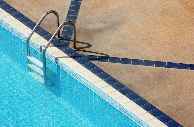 Free photo swimming pool with stair at hotel