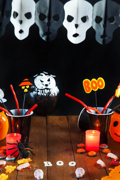 Free Photo table with halloween decorations