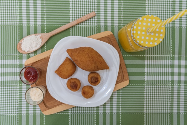 Table with several Brazilian snacks