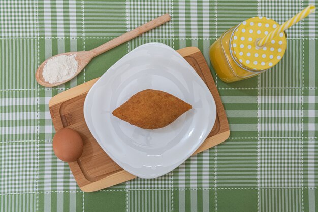 Table with several Brazilian snacks