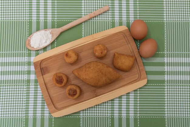 Table with several Brazilian snacks